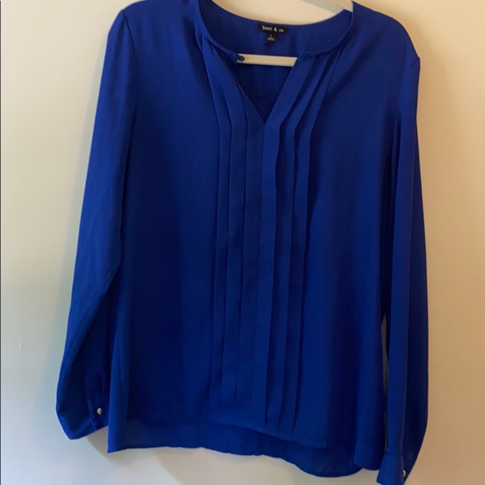 Blue long sleeve shirt